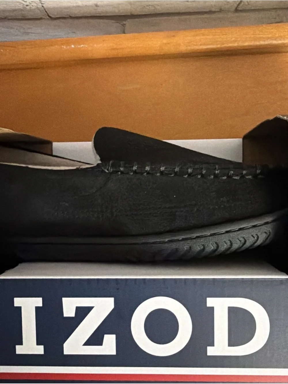 IZOD Men's Size M (7-8) Microsuede Memory Foam Moccasin Slippers. Black. NWT